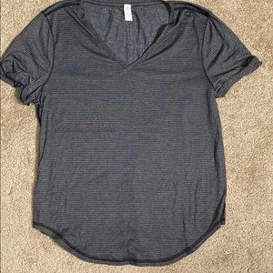 🔥LULULEMON GRAY SHIRT🔥